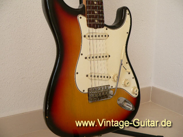 Fender Stratocaster 1965 sunburst c.jpg